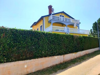 Haus aus strase