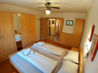 Schlafzimmer im Erdgeschoss APP nm.1