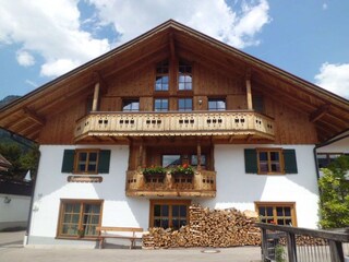 Hausansicht im Sommer