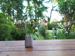 Terrasse an der Wohnkücher, zur Spielwiese