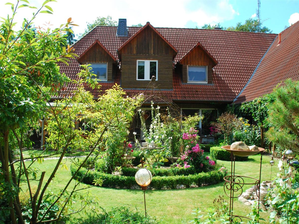 Wohnhaus mit priv. Garten