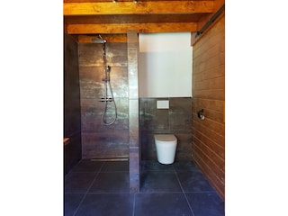 Regendusche  und WC