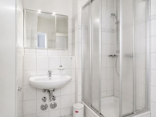 Badezimmer mit Dusche
