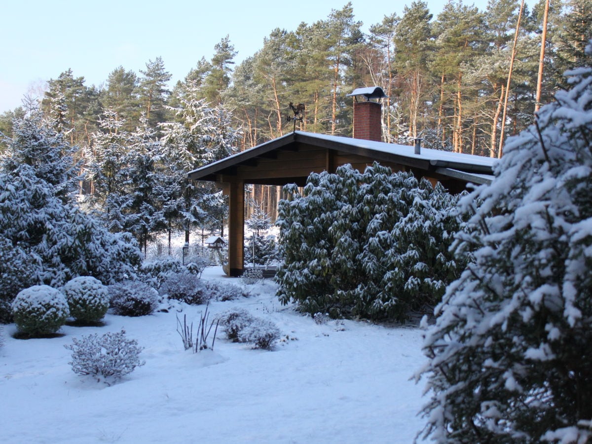 Ferienhaus Ortheide 67 im Winter - Schneespaß mit Kamin