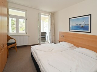 Schlafzimmer 1 mit Doppelbett 1,80 m*2,00 m