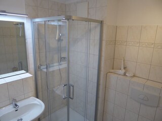 Badezimmer mit Dusche