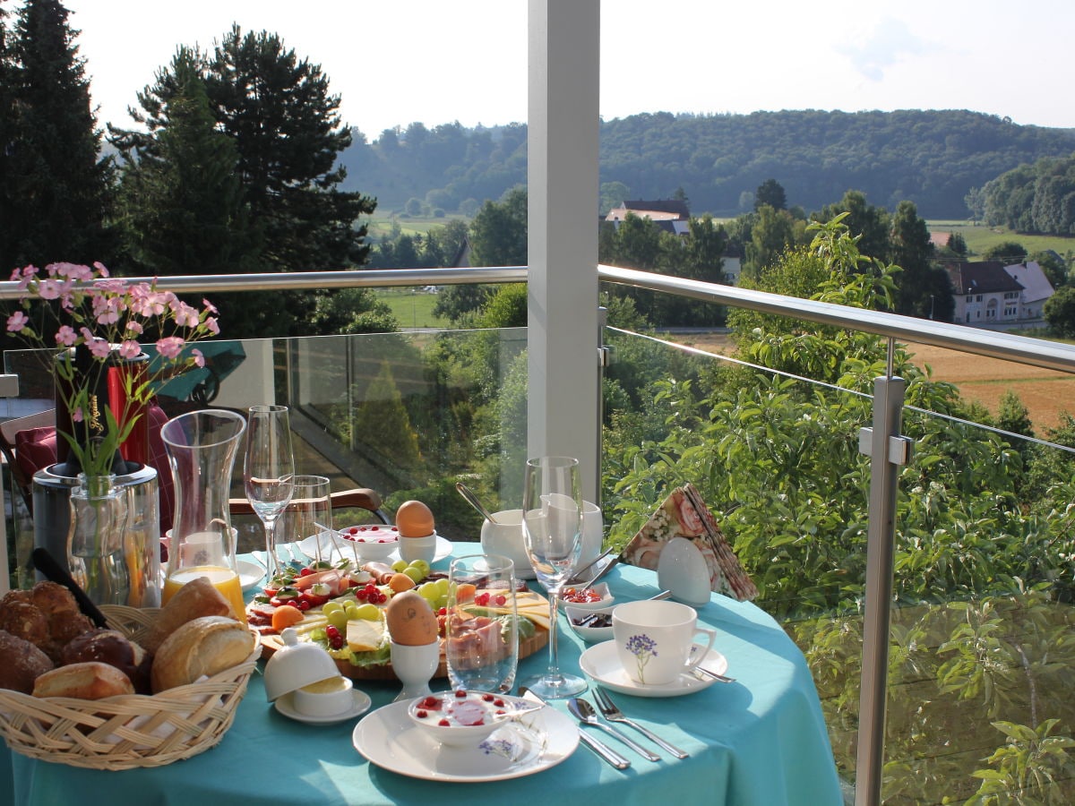 Breakfast with views into the valley Eselsburger Tal