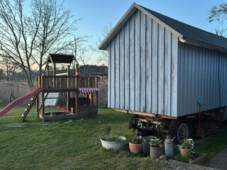Bauwagen zum Schlafen & Spielturm