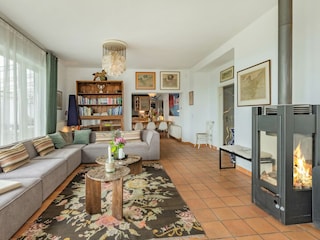 Wohnbereich mit Kamin
