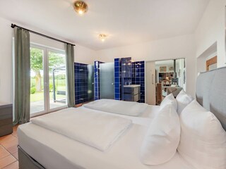 ...mit Ausblick in den Garten