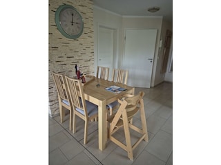 Essbereich mit Hochstuhl auf Gästewunsch
