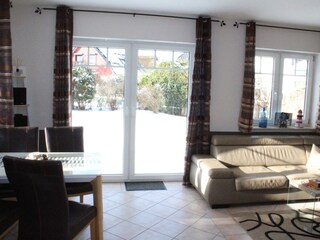 Blick zur Terrasse im Winter