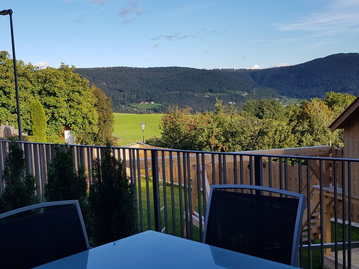 Eigene Terrasse - ideal zum Frühstücken