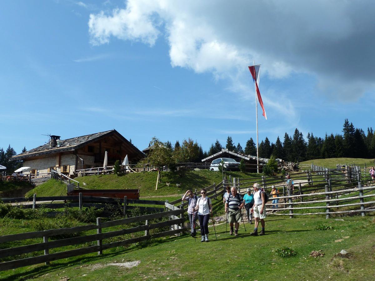 Wandern von Almhütte zu Almhütte