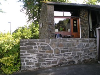 "Abendterrasse" vom Garten aus gesehen