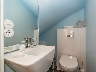 .... und einer separaten Toilette