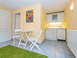 ...... verfügt über eine kleine Küchenzeile