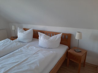 Schlafzimmer 2