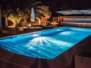 Der Pool am Abend