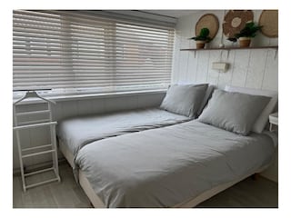 2-Personen-Zimmer mit Waschbecken