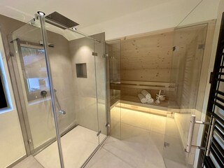 Badezimmer mit Sauna
