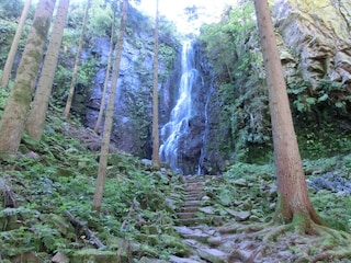 Der romantische Burgbachwasserfall 2km entfernt.