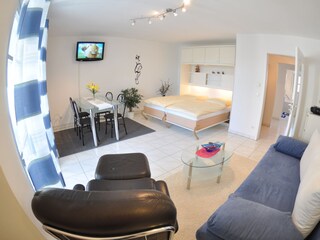 Wohnzimmer mit Bett