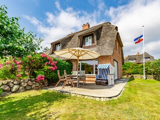 Die Terrasse und der Garten zum Entspannen und genießen