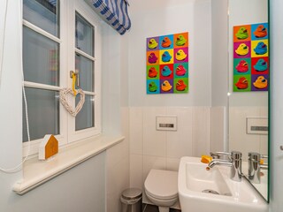Die separate Toilette im Warftgeschoss