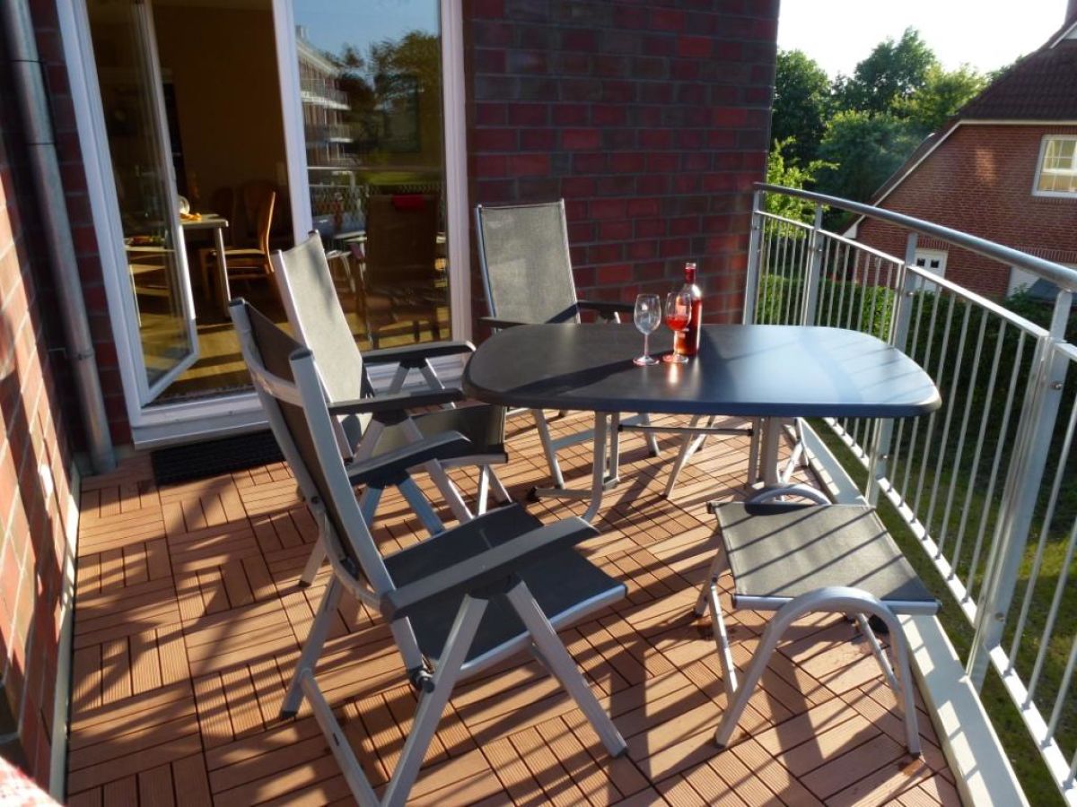 Großer Balkon mit Abendsonne