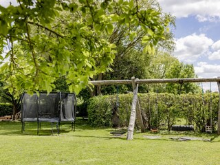Schaukelgerüst mit Trampolin
