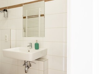 Badezimmer mit Dusche und WC