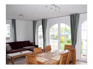 wunderschöne, helle Erdgeschosswohnung mit Terrasse