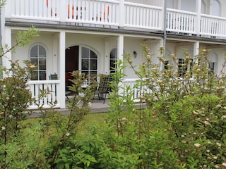 Terrasse mit kleinem Garten