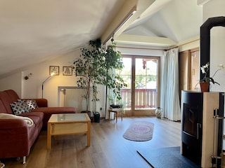 gemütliche Wohnecke mit Holzofen