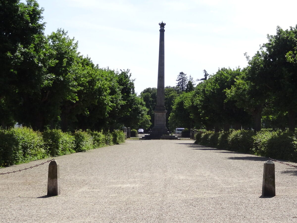 Circus von Putbus mit Obelisk