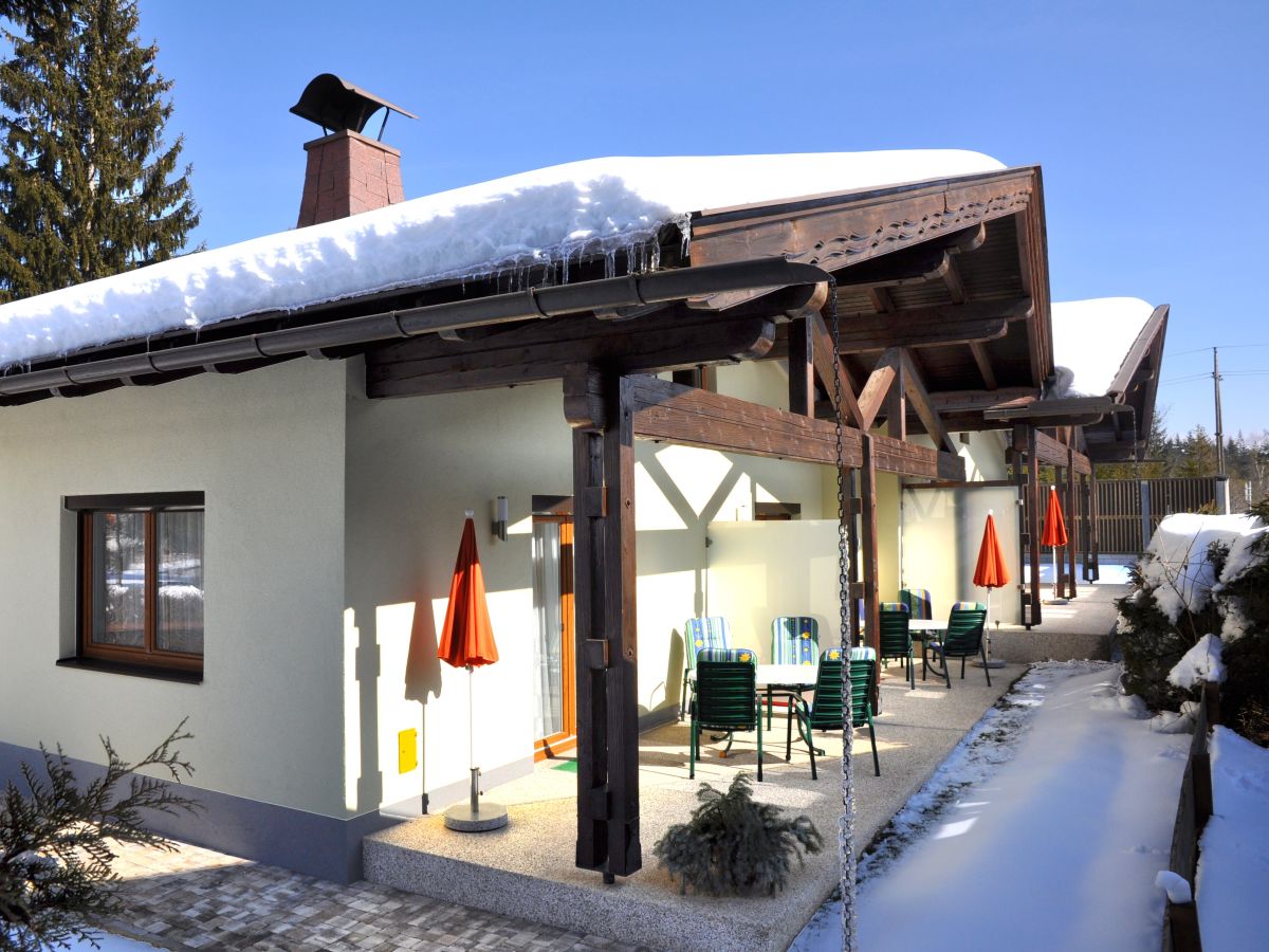 Lakeside Bungalow - in the winter - Karglhof Faakersee