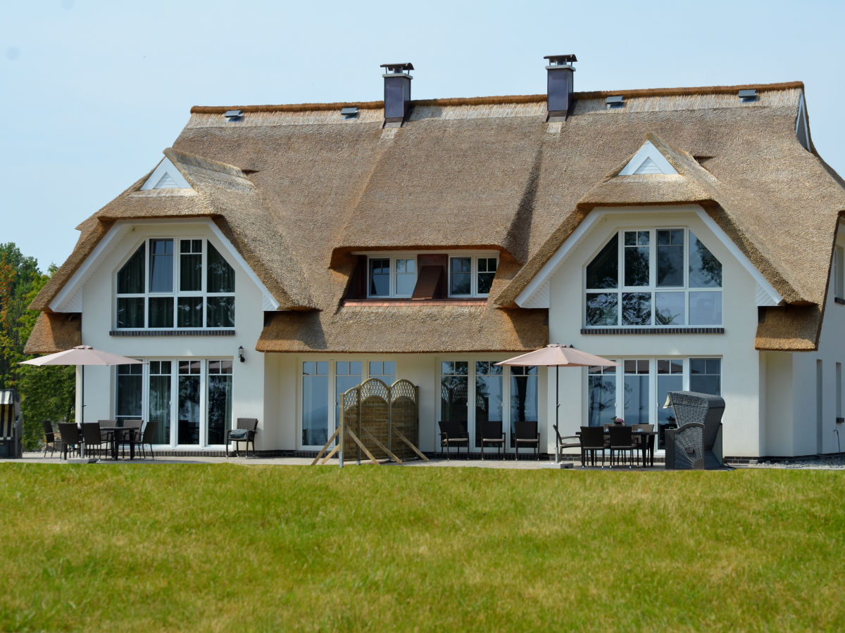 Traumhaus mit Terrasse auf großem Grundstück