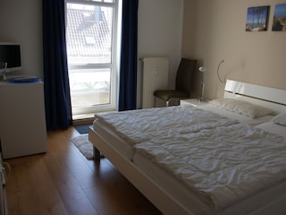 1.  Schlafzimmer / hinterer Balkon