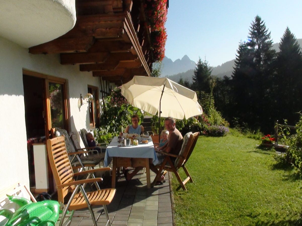 Frühstück auf der Terrasse der Wohnung Wildseeloder