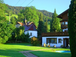 Großer Südgarten mit Planschbecken