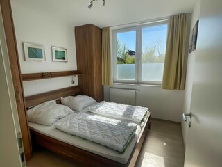Schlafzimmer 1 mit Doppelbett