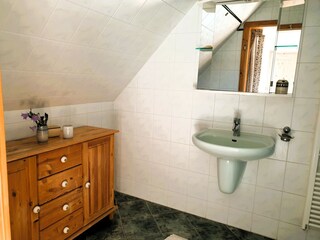 Badezimmer mit WC und Dusche