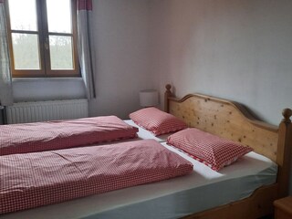 Schlafzimmer mit Doppelbett