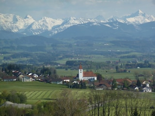 Blick über Haldenwang in die Alpen