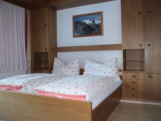 Schlafzimmer 2-3 Pers. OG.