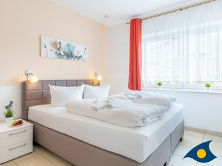 Schlafzimmer 1
