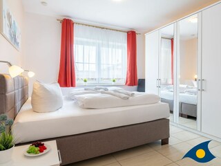 Schlafzimmer 1