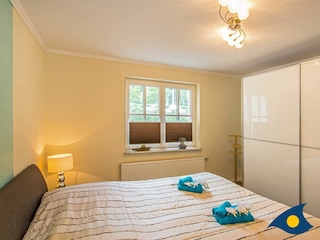 Schlafzimmer mit Doppelbett