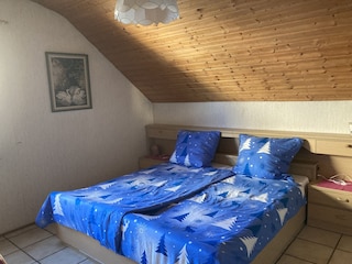 Schlafzimmer 2